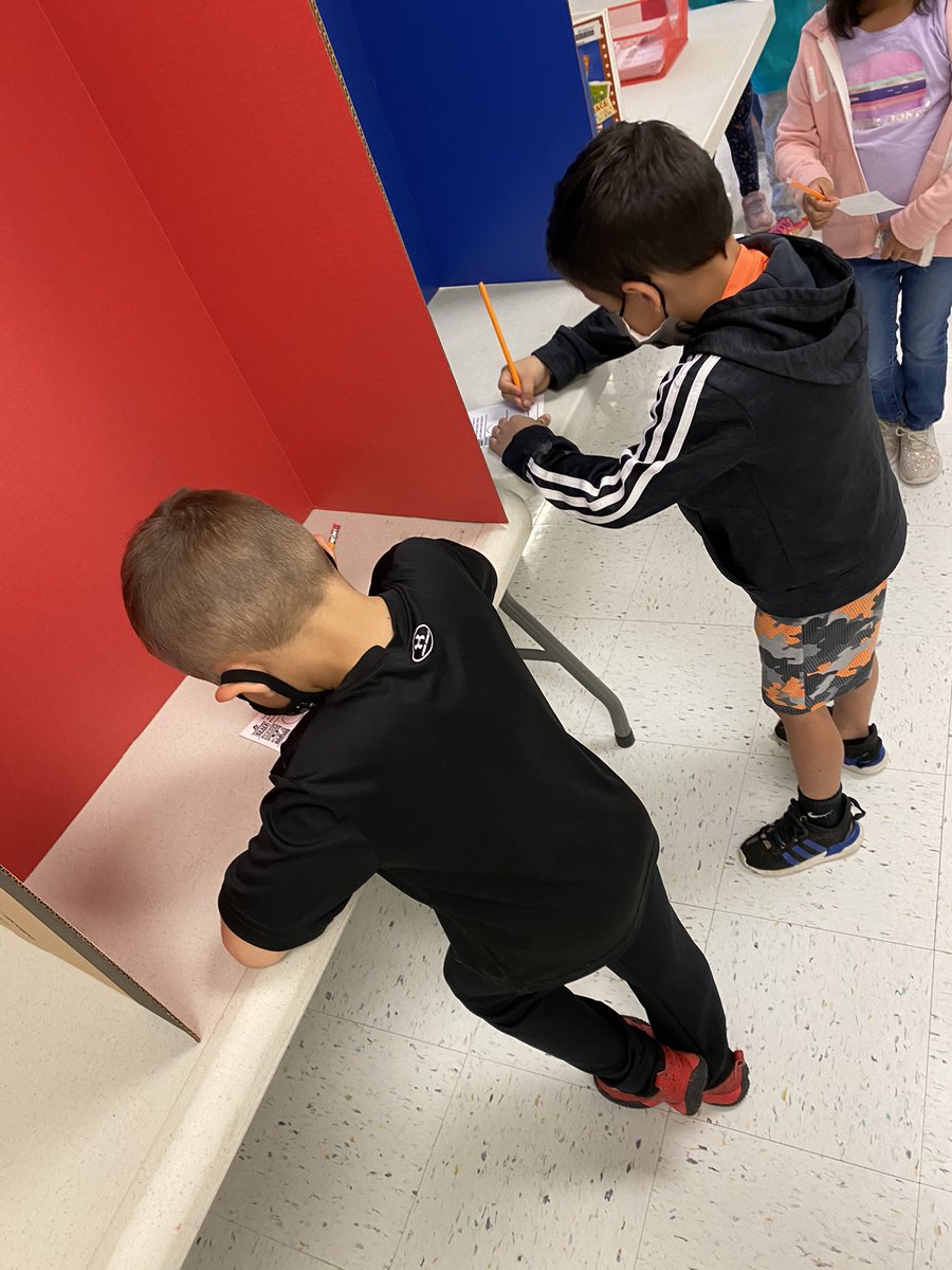 Bailey2706's tweet photo. We voted in our school book election. Who will win Duck or Grace? #mwisdmatters #lamarpride https://t.co/FKV8v67ODO