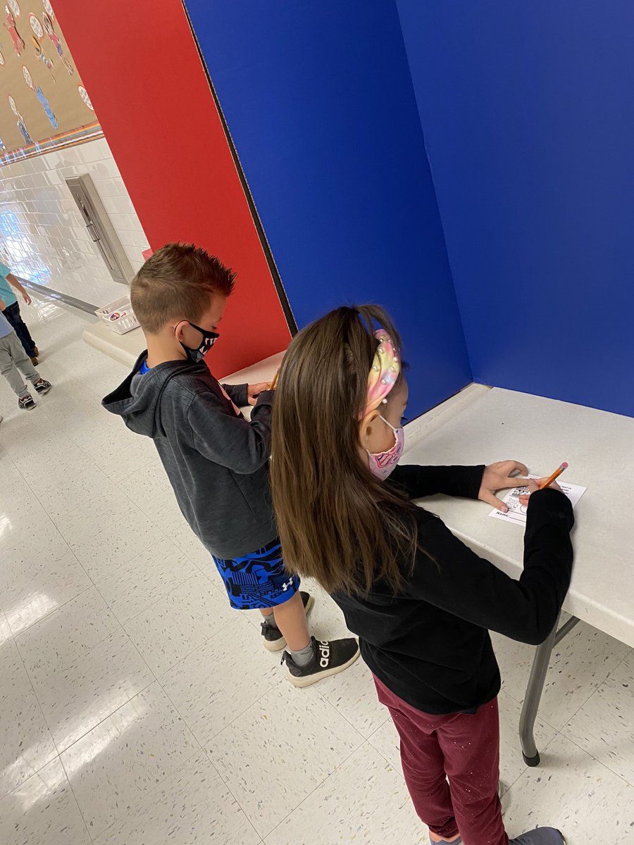 Bailey2706's tweet photo. We voted in our school book election. Who will win Duck or Grace? #mwisdmatters #lamarpride https://t.co/FKV8v67ODO