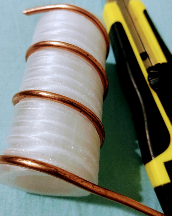 RadioOSG's tweet photo. Enrrolamento da #hellix #antenna para transmissão em 2.4Ghz
.
.
.
.
.
#hamradio #radioamador #amateurradio #py5hc #eshail #amsatdl #qo100 https://t.co/hJwwX1nfz6