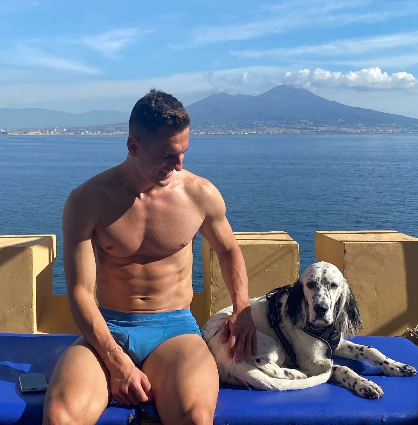 El8H5feXUAAKVfj.jpg:large