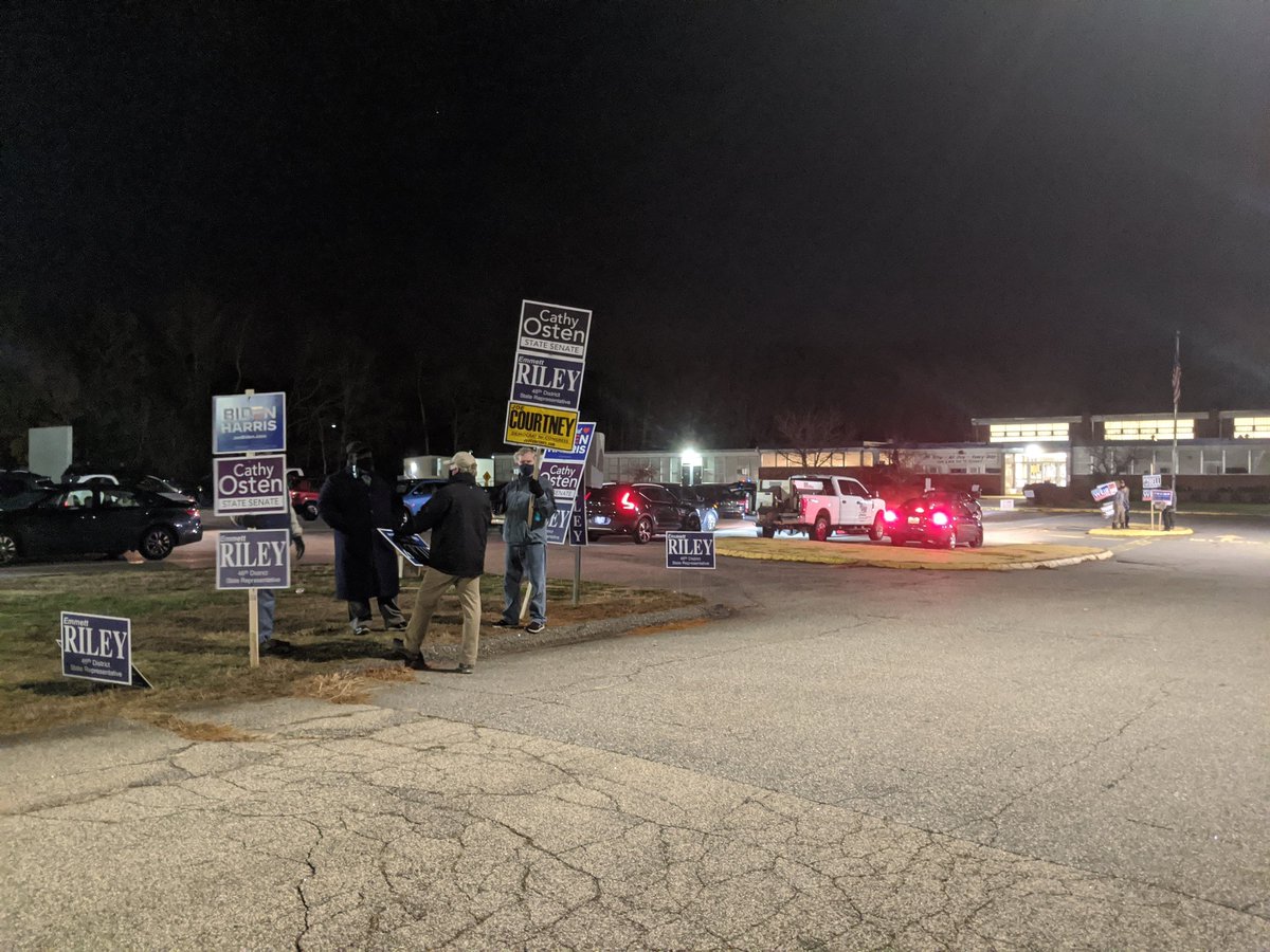 KingstonLeeHow's tweet photo. Very quiet tonight at Stanton School in Norwich, but poll watchers tell me the place was mobbed this morning with lines nearly to the street! https://t.co/8QUvDc84c7