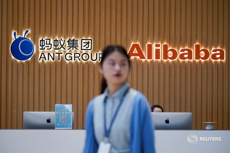Ant suspended its record-breaking $37 billion share sale after watchdogs met founder Jack Ma. Whatever happens next, the delay reflects badly on Shanghai as a venue for corporate fundraising, writes @JennHughes13: https://t.co/8tcBeS5rS9 https://t.co/evGM69HFtQ