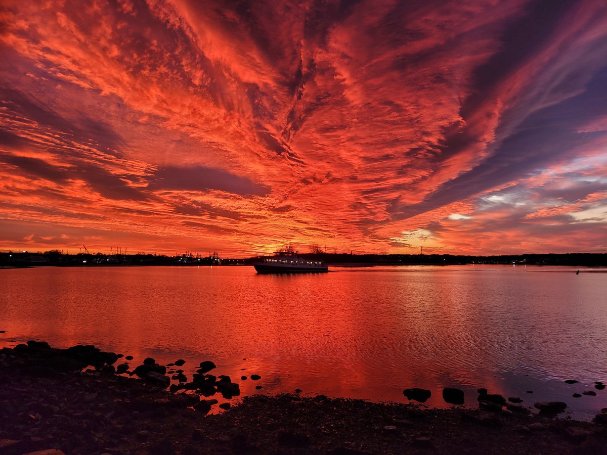 aussie4444's tweet photo. Amazing sunset tonight in Manasquan #sunset #Manasquan @JSHurricaneNews @News12NJ https://t.co/mb4esH7Fcu