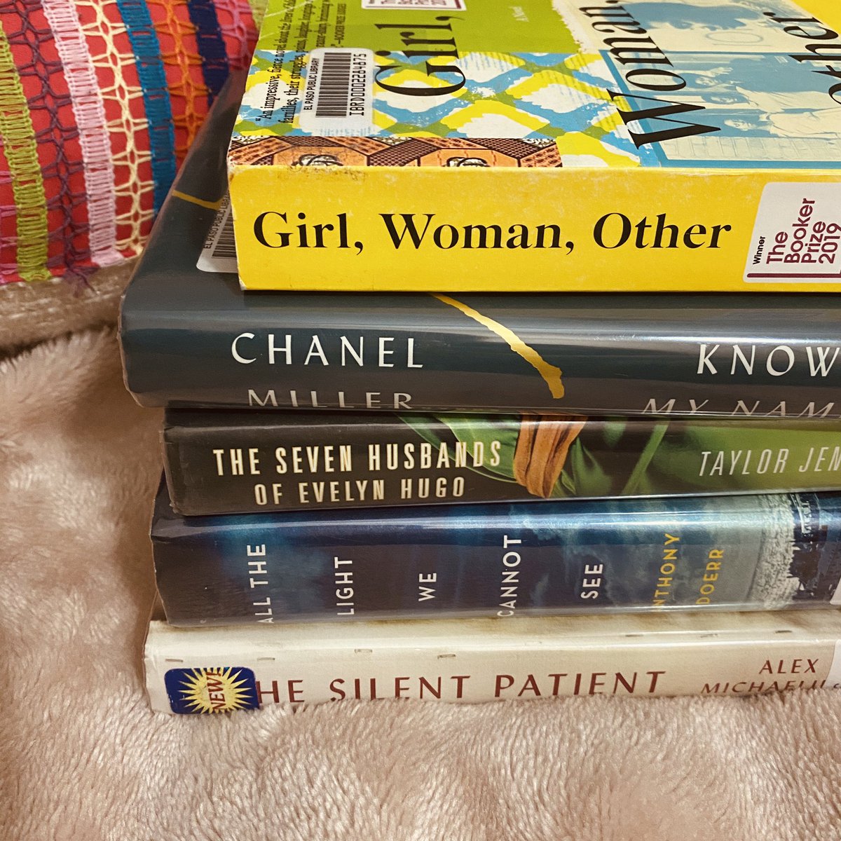 MsCynthiaAmaya's tweet photo. Is there anything better than the library? (The only acceptable answer is “no.”) https://t.co/zLhRURXxdY