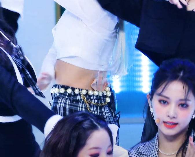 TWICEs Chaeyoung Makes Fans Go Wild by Finally Unveiling Her Full Back  Tattoo
