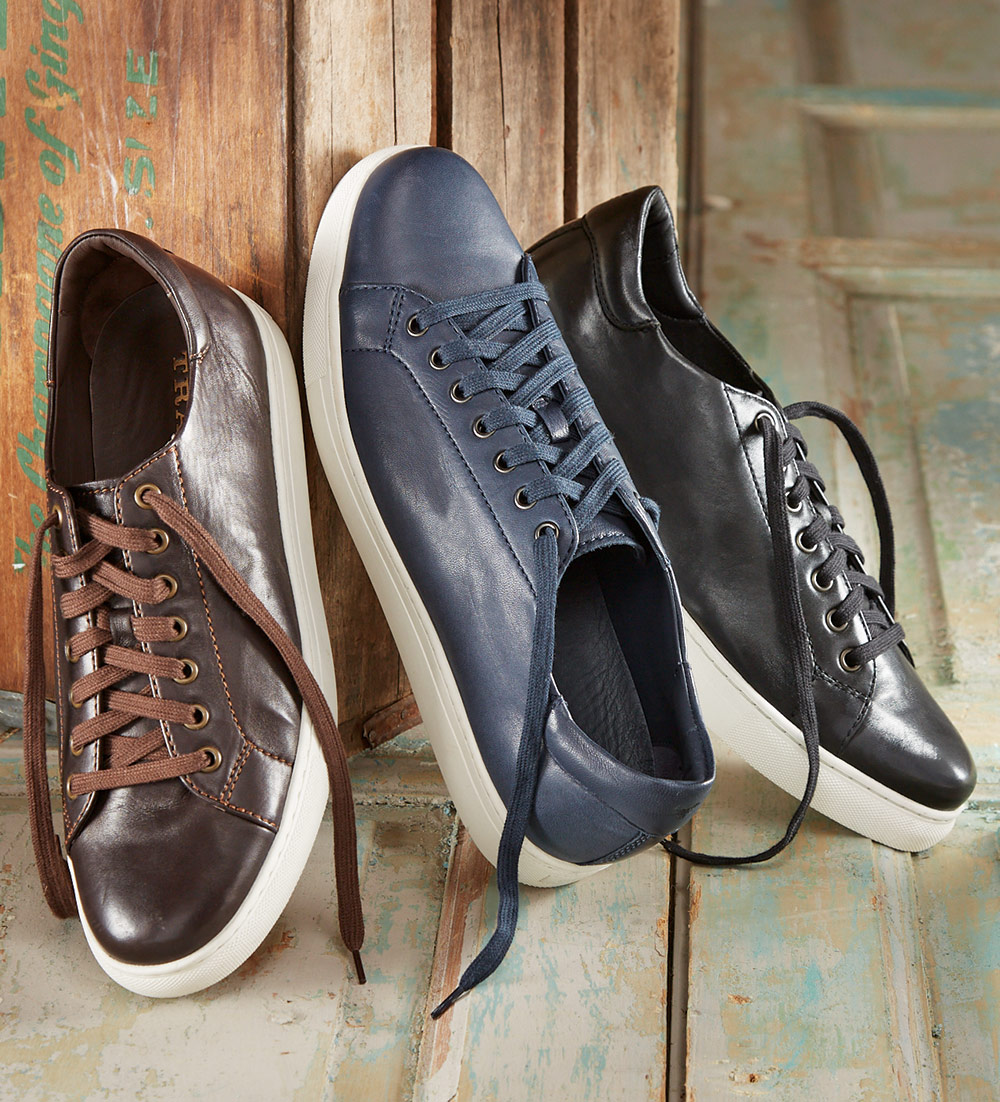 PatrickJamesInc's tweet image. Sheepskin leather sneakers? ✔️ These stylish Trask sneakers are comfortable enough to wear all day at the office and straight into that dinner date. 
.
.
.
#patrickjames #shoppatrickjames #styledbypatrickjames #menswear #fall #fallcollection #trask #style #shoe #online #datenight