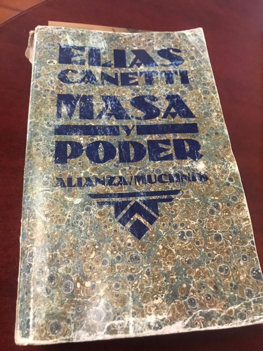 MaraRoblesV's tweet photo. Mi primer acto como presidenta del @LegislativoJal fue leer con ellos el clásico #MasaYPoder, de #EliasCanetti, quien nos lleva a las entrañas de la masa:
 
“La destrucción de imágenes que representan algo es la destrucción de una jerarquía que ya no se reconoce”.
 
2/3 https://t.co/Wzu4YofFub