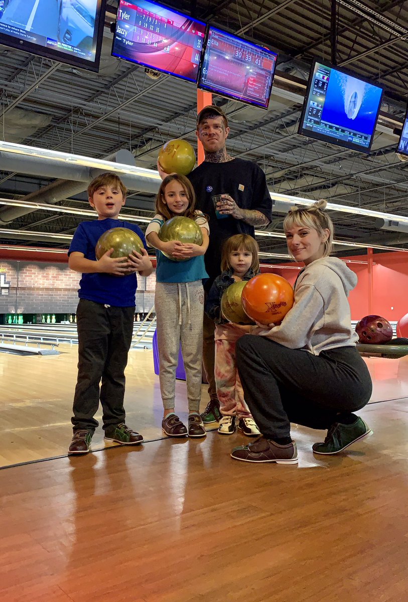 MamaTorch's tweet photo. Family night out! Everyone had a ball 😏 https://t.co/ejbQKwmyIh