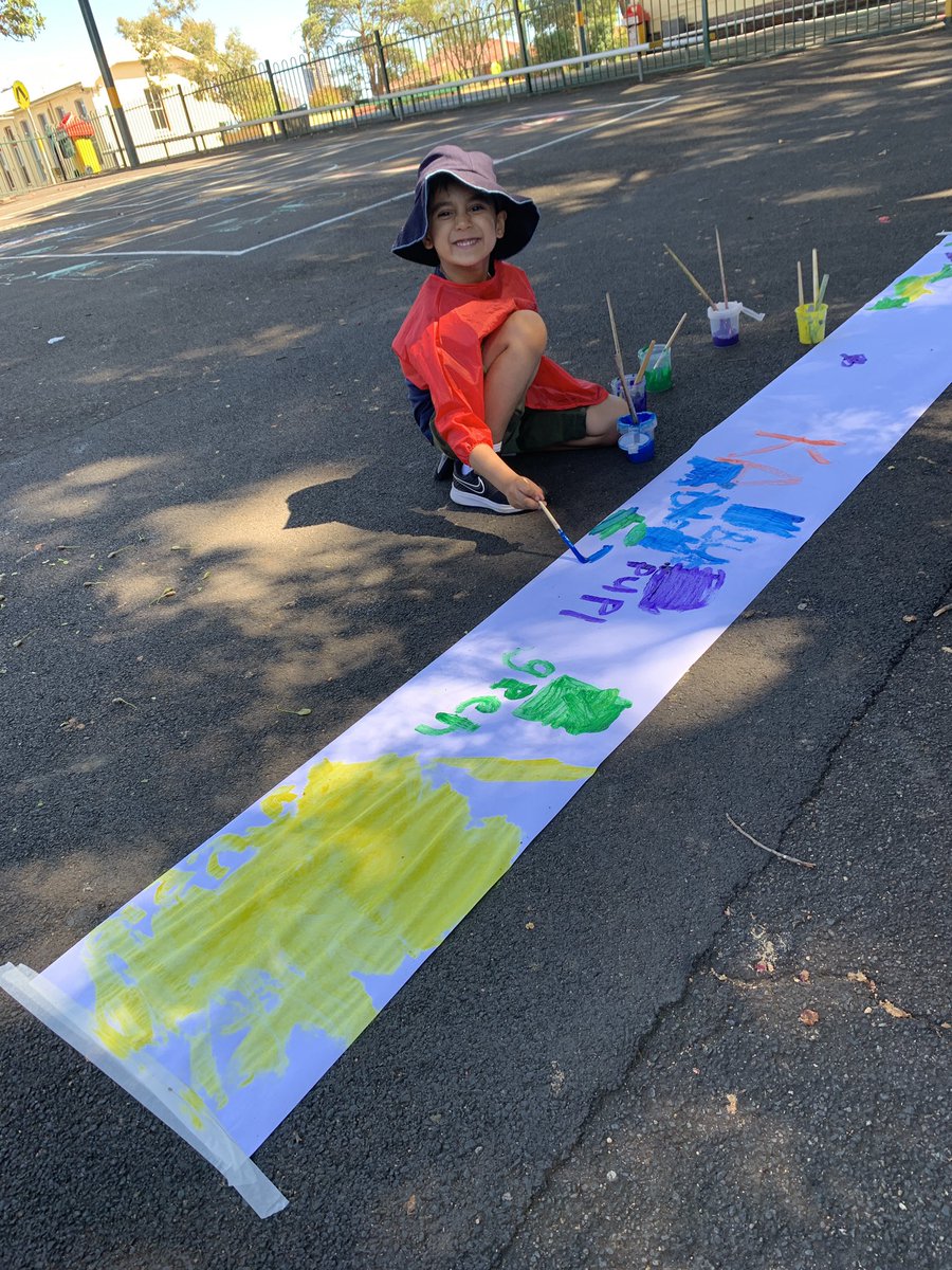 <a href="/KindersRosehill/">Rosehill Kinders</a> sure love outdoor art! 🎨 <a href="/rosehillps/">Rosehill PS</a> #OutdoorClassroomDay