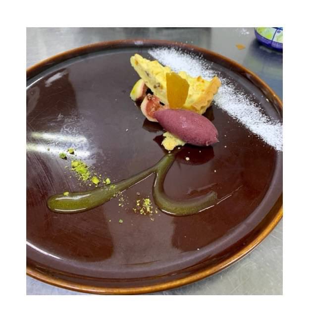 kclax_bio's tweet photo. 季節も変わり寒くなりましたね🔥
季節も変わると美味しい物も変わりバイト先のデザートが変わりました🤭
イチジクとお米のタルトです🇮🇹
美味しい物たくさん食べて後期頑張りましょう🎶
#神戸女学院
#ラクロス部 https://t.co/WqKskQ22Z1