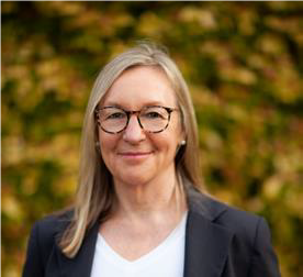AusGlobalAlumni's tweet photo. #AustraliaAwards scholars and alumni are invited to a special online event with Dawn O’Neil AM former CEO of #BeyondBlue and #Lifeline on Monday 9 November 2.00pm (AEST).   Webinar is free and no need to register.  See you Monday! 
Learn more:  https://t.co/WTR67wgdIs https://t.co/Gzzi5p7TFn