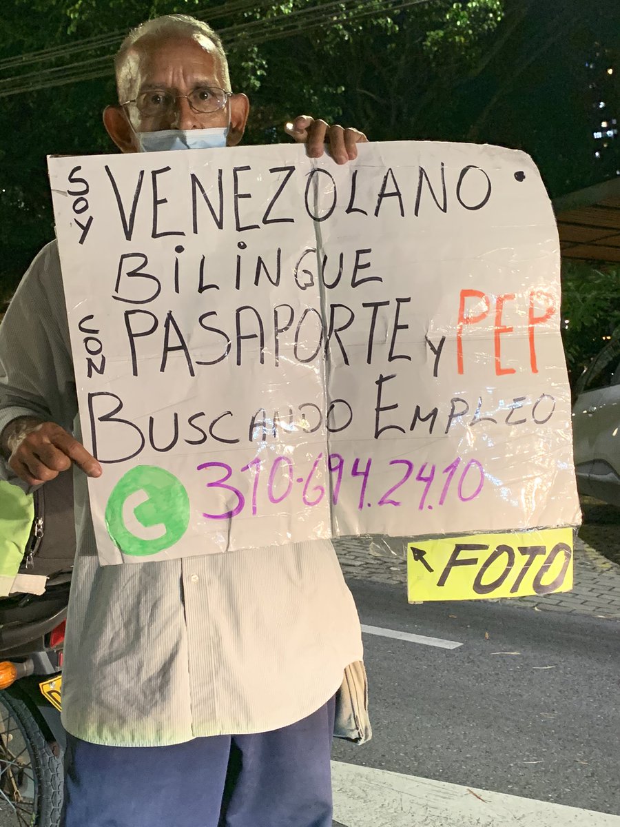 danielarpovelez's tweet photo. Le di plata y me pidió que le tomara una foto para subirla a mis redes sociales y difundir. Le podemos ayudar con todo tipo de trabajo. 🙏🏻 https://t.co/LvaUIrXCmQ