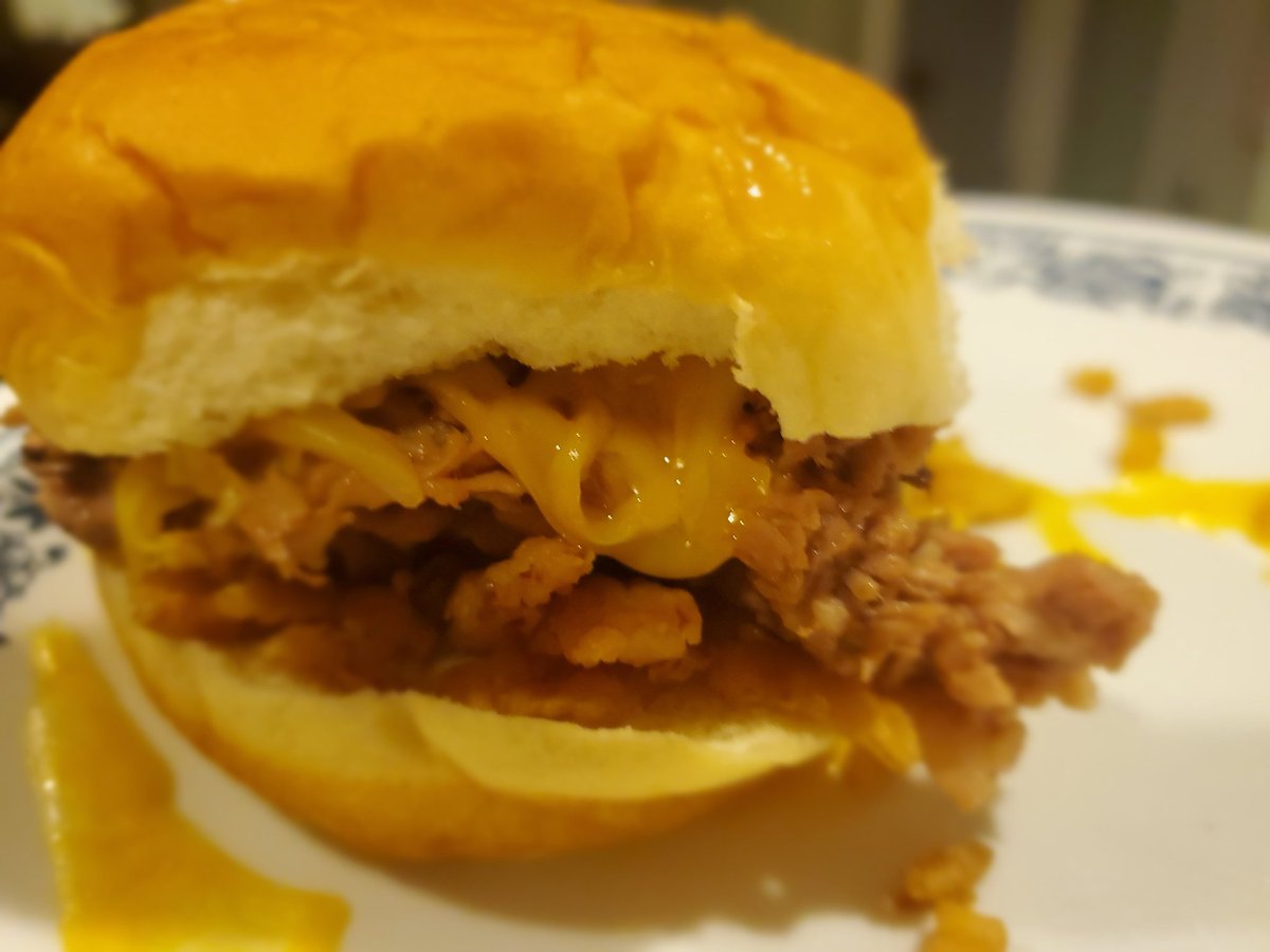 Pulled pork sandwiches are the best when you use <a href="/KingsHawaiian/">KING'S HAWAIIAN</a> sweet hamburger buns #pulledporksandwich #bbqathome