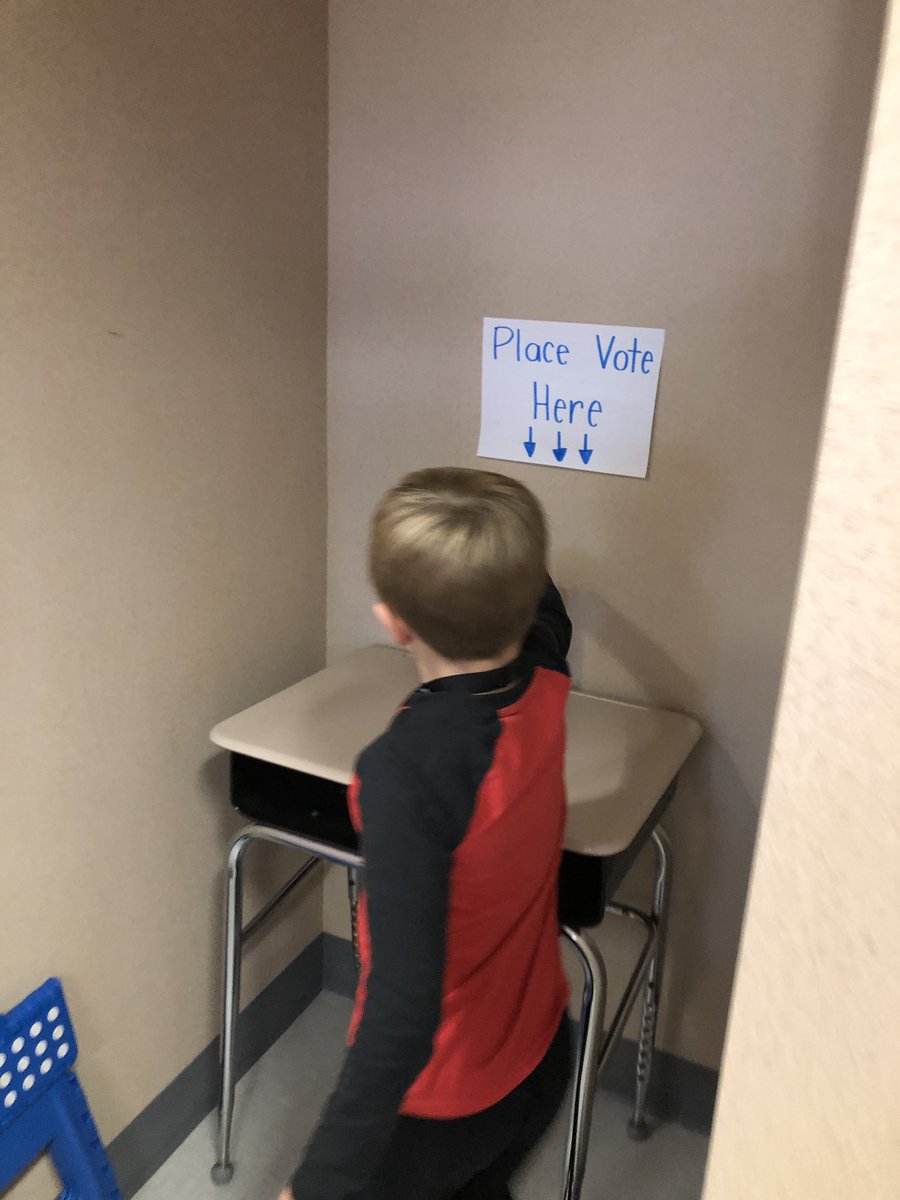 HBStokesES's tweet photo. Mrs. King’s class had their own election today in class where students cast their vote for book characters for president.
#thisislcsc
@LCSCSuper
#LCSCstory
@Lebanon_Schools
#TigerPRIDE https://t.co/oxV11DQ2BJ