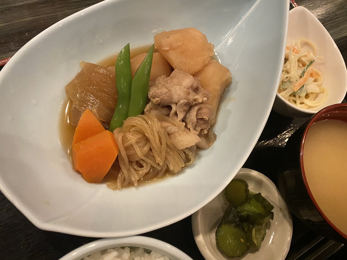 お魚ダイニングわんだ Di Twitter 11月4日水曜日 本日の数量限定おすすめランチは 肉じゃが定食 です 月 金 12 00 14 30 17 00 22 00 お魚diningわんだ 伊豆の海を食べる 肉じゃが 関内居酒屋 馬車道居酒屋 関内ランチ 馬車道ランチ 居酒屋ランチ