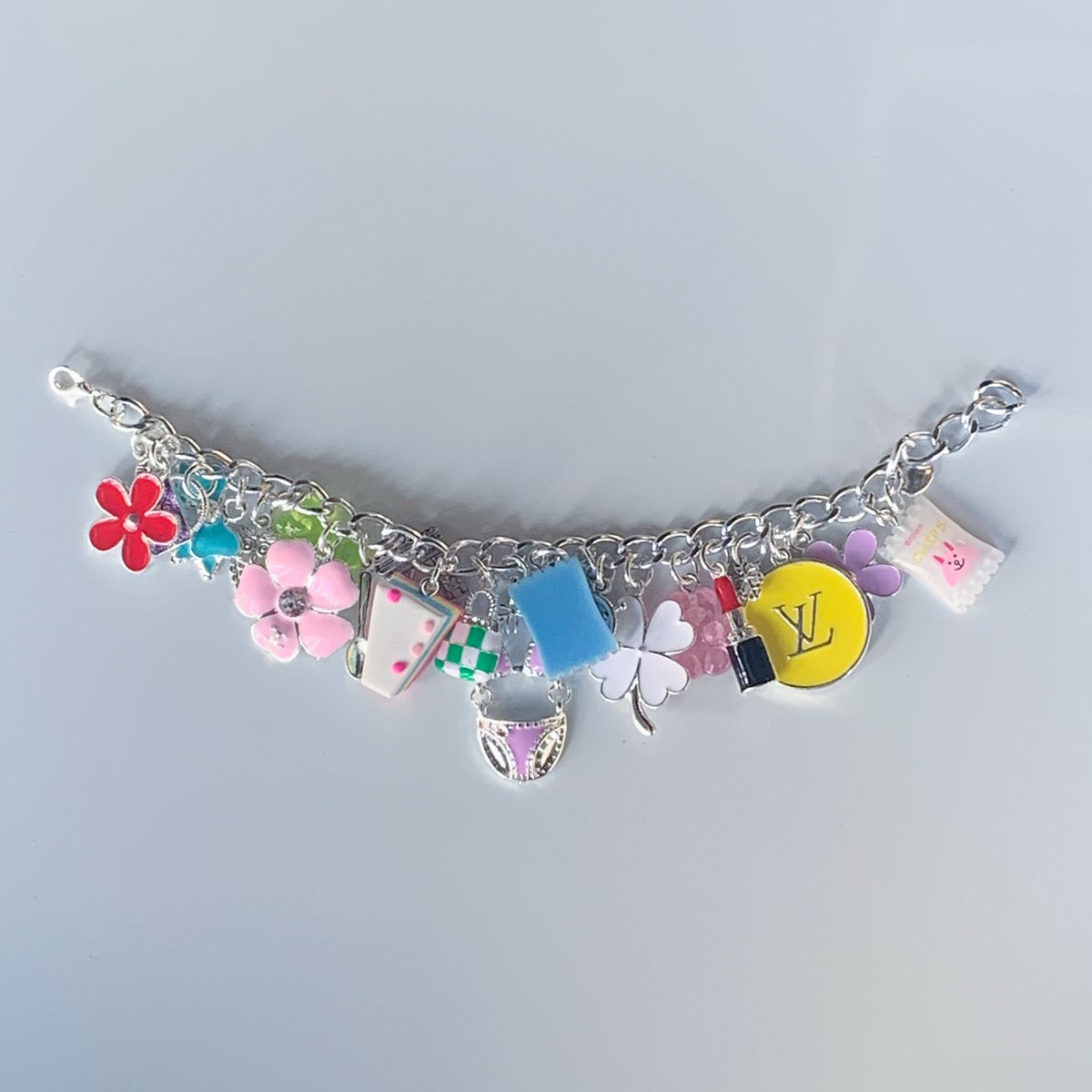 AiechAccessorie's tweet photo. Here are some of our brand new products that got launched last week.
link in bio!!💕

#charmbracelets #charmbangles #designercharms #candycharms #supportsmallbusiness #blackbusiness #BlackOwnedBusiness #wssu #wssu24 #dc https://t.co/U354GfEqRI