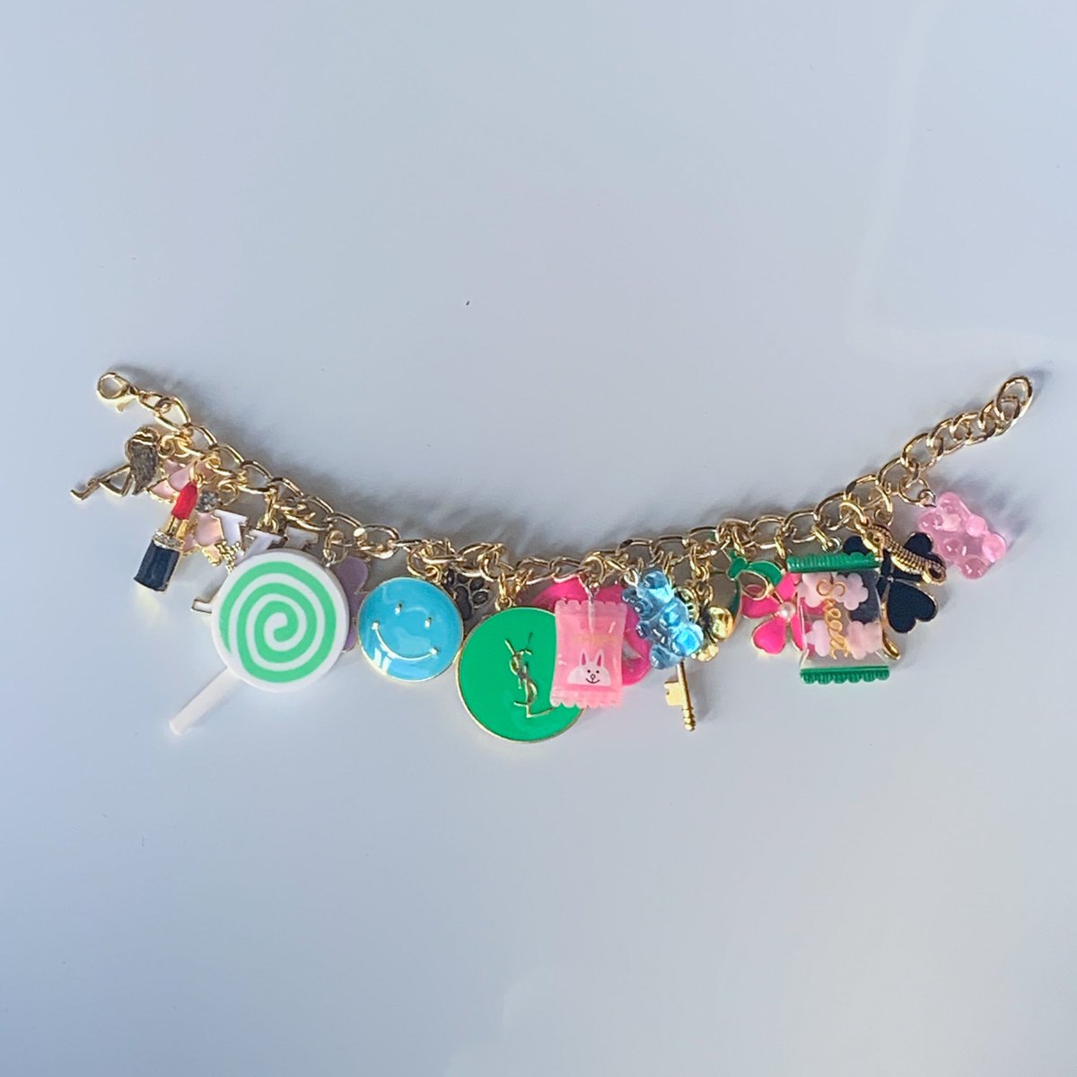 AiechAccessorie's tweet photo. Here are some of our brand new products that got launched last week.
link in bio!!💕

#charmbracelets #charmbangles #designercharms #candycharms #supportsmallbusiness #blackbusiness #BlackOwnedBusiness #wssu #wssu24 #dc https://t.co/U354GfEqRI