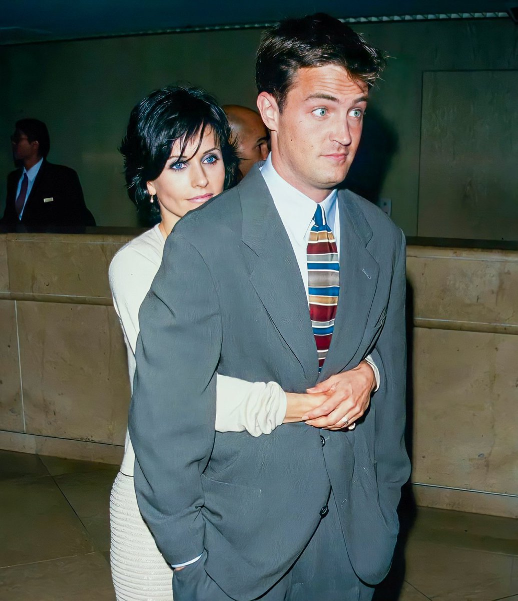 ImagenRetro's tweet photo. Courteney Cox y Matthew Perry, 1997. https://t.co/8ywV62dqGu
