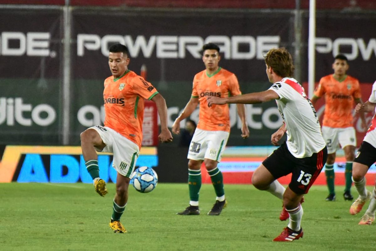 leonelcerrudo's tweet photo. #Banfield con un 80 % de jugadores surgidos en el club, le jugó de igual a igual y superó ampliamente 3-1 a River, el mejor equipo de Sudamérica. Para que vean que se puede y nada es imposible 🇳🇬💚

Eso es un proyecto y creer en los pibes. Gran laburo de @banfieldjuvenil 🤝🙌👏 https://t.co/6AjGw1g80C