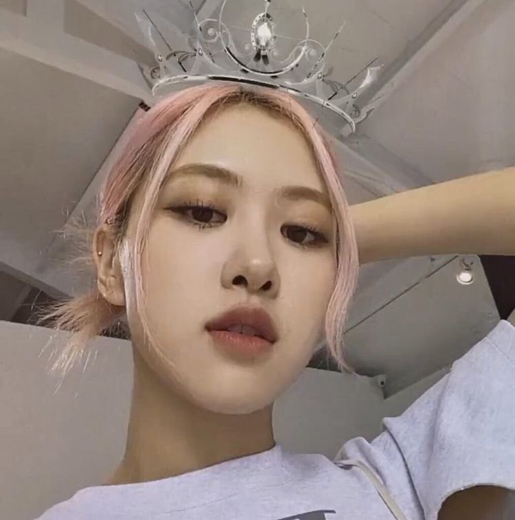 TH3COLLINS's tweet photo. ㅤ

── #𝐋𝐀𝐄𝐘𝐕𝐍𝐍。「 goodmorning all! say it back and have a good day. 」 

ㅤㅤ https://t.co/krnQkffAlH