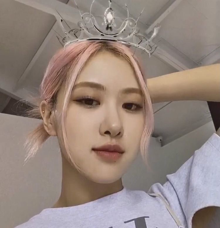 TH3COLLINS's tweet photo. ㅤ

── #𝐋𝐀𝐄𝐘𝐕𝐍𝐍。「 goodmorning all! say it back and have a good day. 」 

ㅤㅤ https://t.co/krnQkffAlH