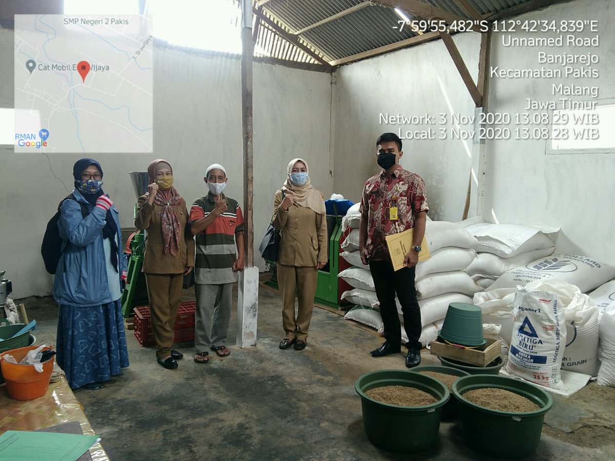 Perikanankabmlg's tweet photo. 3/11.Bidang PPI dan Penyluh Perikanan Kec.Tumpang Mendampingi pemeriksaan bantuan bahan baku pakan ikan dr Dinas Kelautan Perikanan Prov Jatim Kepada Kelompok  Arwana Desa Banjarejo Kecamatan Pakis. Hasil Pemeriksaan Bahan baku pakan ikan dalam kondisi baik, sesuai spesifikasi https://t.co/ktfJBk4ZF2