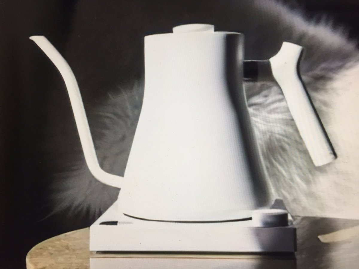 Tabella makes a beautiful kettle you don’t want to hide in the kitchen- a luxury art object that you proudly display. See <a href="/seoulcafeshow/">서울카페쇼 Cafe Show Seoul</a> Nov 4-7 #design #tabella #tea #coffee