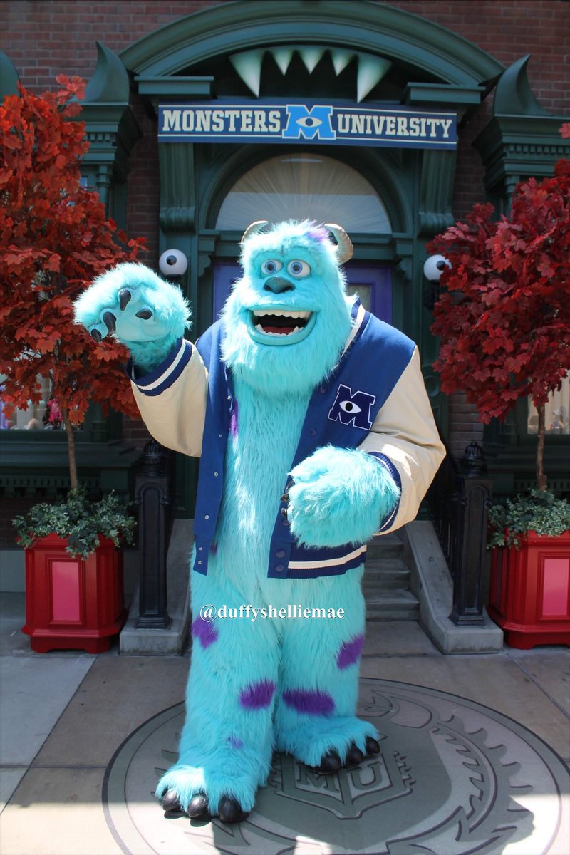duffyshelliemae's tweet photo. Brrrrr Itβs jacket weather today! #Sulley #MonstersU #MonstersUniversity #MonstersInc #ColdWeatherGear #Pixar #PixarCharacter #Disneyland #CaliforniaAdventure #DisneyAutumn https://t.co/T4G2SsYTr9