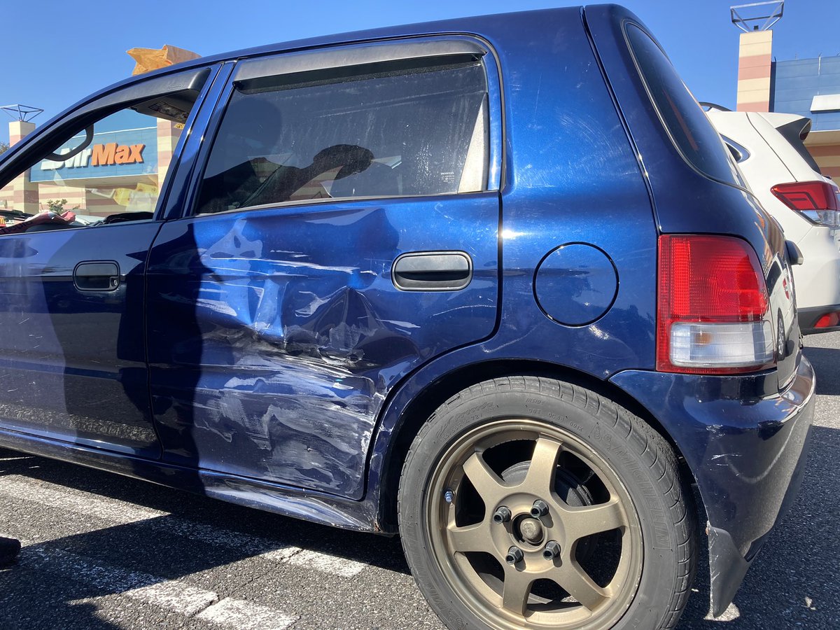 ヒロト 駐車場内でおじいちゃんに対戦もうしこまれました ドリ車みたいでかっこいいです Ja4左後ろドア余ってる人譲ってください