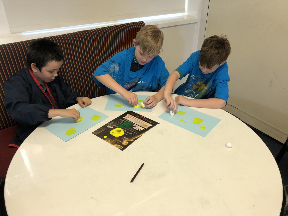 HollyKim0's tweet photo. Our stage 2 always having fun in the Art Attack elective run by Isla, Maxene and Anabelle 😃@ermington_west https://t.co/VnsraF2dGS