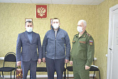 В военкомате Воловского района 30 октября 2020 года состоялось торжественное вручение повесток призывникам. Мероприятие прошло с соблюдением всех необходимых санитарных требований. Вместе с повестками юноши получили небольшие подарки от администрации муниципального образования.