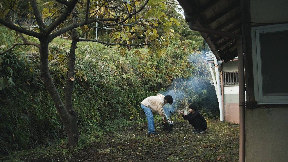 before/after
裏庭の草むしり終わり
下に木ひいてタープかけてウッドデッキ作る予定。
次は屋根なおします
ぜひ遊び(手伝い)に来てください
