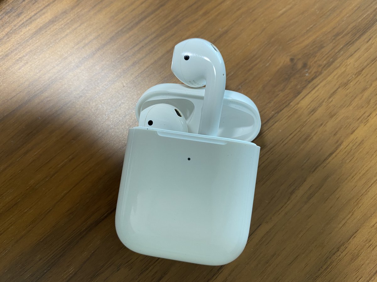 おのだ Onoda 先日 バスでなくしたairpodsの片耳 なんとバス会社から連絡あり それらしきものがあったと着払いで届けられましたが Airpodsケースに入らねぇ