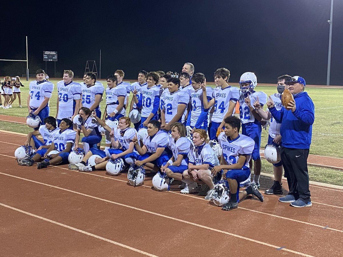 HpmsSpikes's tweet photo. Special night as the 8th grade A team finished the season 6-3 with a 21-6 victory. More importantly we were able to show our appreciation to  Coach @garymiears and all he has done for this program. Your impact will not ever be forgotten! #SFND https://t.co/RtIPImqrlk