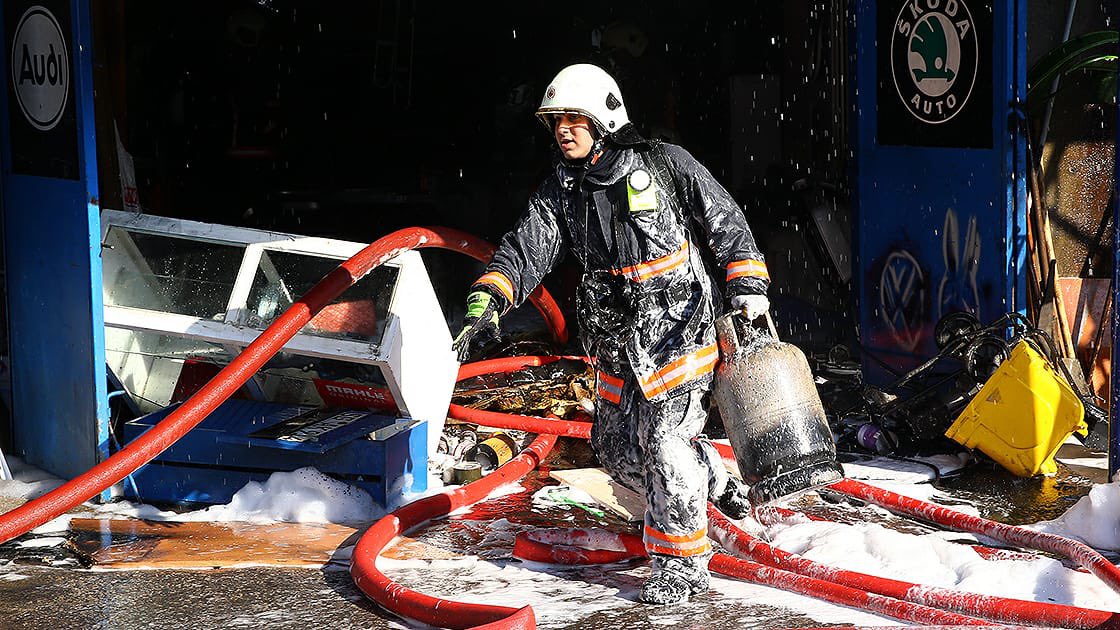 #itfaiye bir meslek düşünün  her türlü yangın,deprem,sel gibi tüm doğal afetleri müdehale eden bir iş ama ne bir meslek nede bir değer görülüyor...