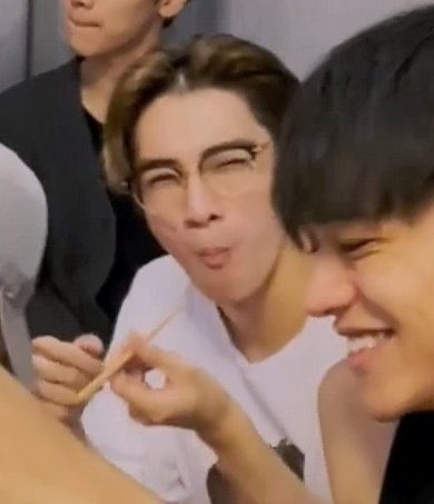 แซ่บ                แอบแซ่บ