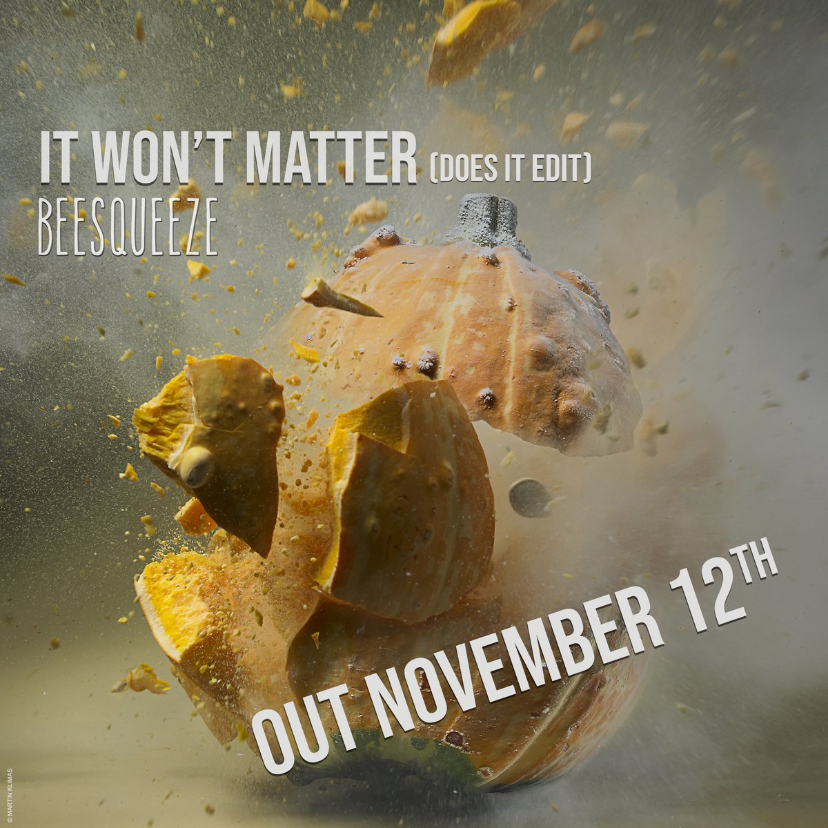 beesqueeze_00_'s tweet photo. Our new single &amp; video coming soon. Stay tuned! #psychedelicpop #indiedance #comedymusicvideo #humour #comedy #beesqueeze #itwontmatter #NewSingle https://t.co/8TJD3aO6Bh