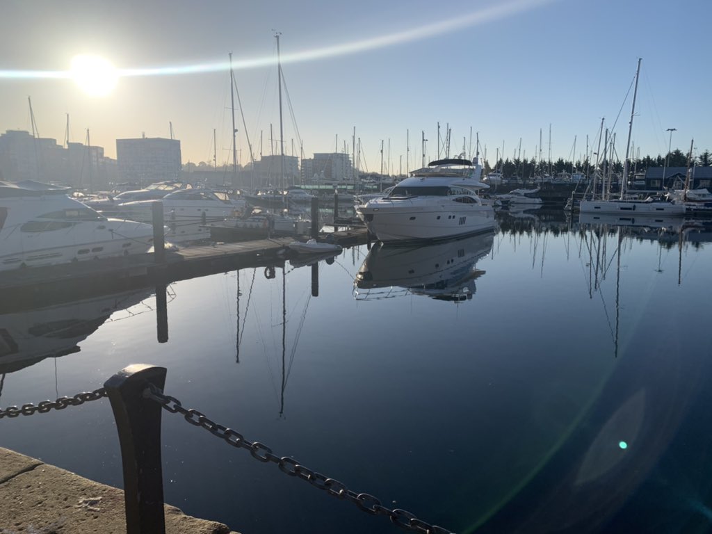 JanetteWand's tweet photo. Beautiful start to a strange day @AshtonsLegal #newsoverload #lockdown2uk #USAElections2020 #Ipswich #Suffolk @ipswaterfront @Ips_Waterfront https://t.co/Ieiz8jVx0S
