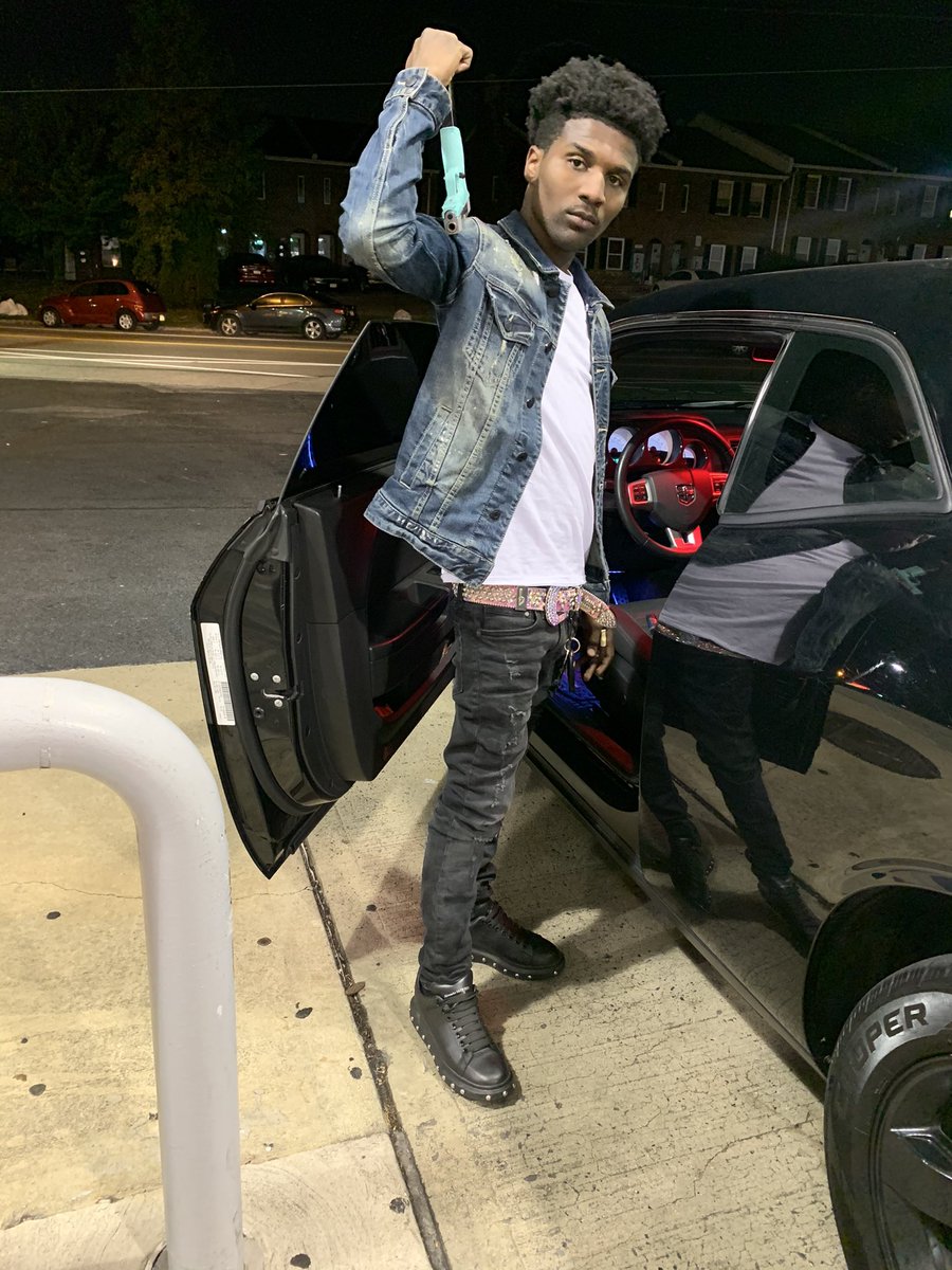 whoauzz's tweet photo. I aint Da to be playing defense i come thru banging like shaq #247HomicideCamp☠️ https://t.co/H8fwG1L5cB