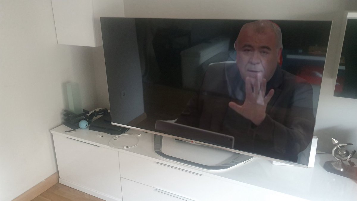 fenixzintas's tweet photo. He apagado la tele y no he conseguido evitar que Ferreras se vaya del todo. https://t.co/z5JtRzotOm