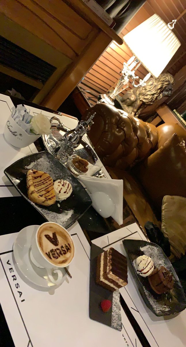 abeer77q's tweet photo. شكرآ فرساي ..
مكان راقي جدآ ويبيض الوجه ..
وحلاتها لما يكون فيه مباراة الهلال

@versai_cafe https://t.co/86mulIqNcr