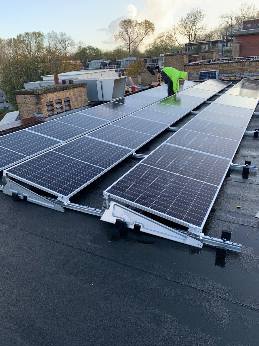 Aanleg zonnepanelen op de Gerhardschool <a href="/zonnescholen/">zonnescholen</a> <a href="/StgOrion/">Stichting Orion</a>