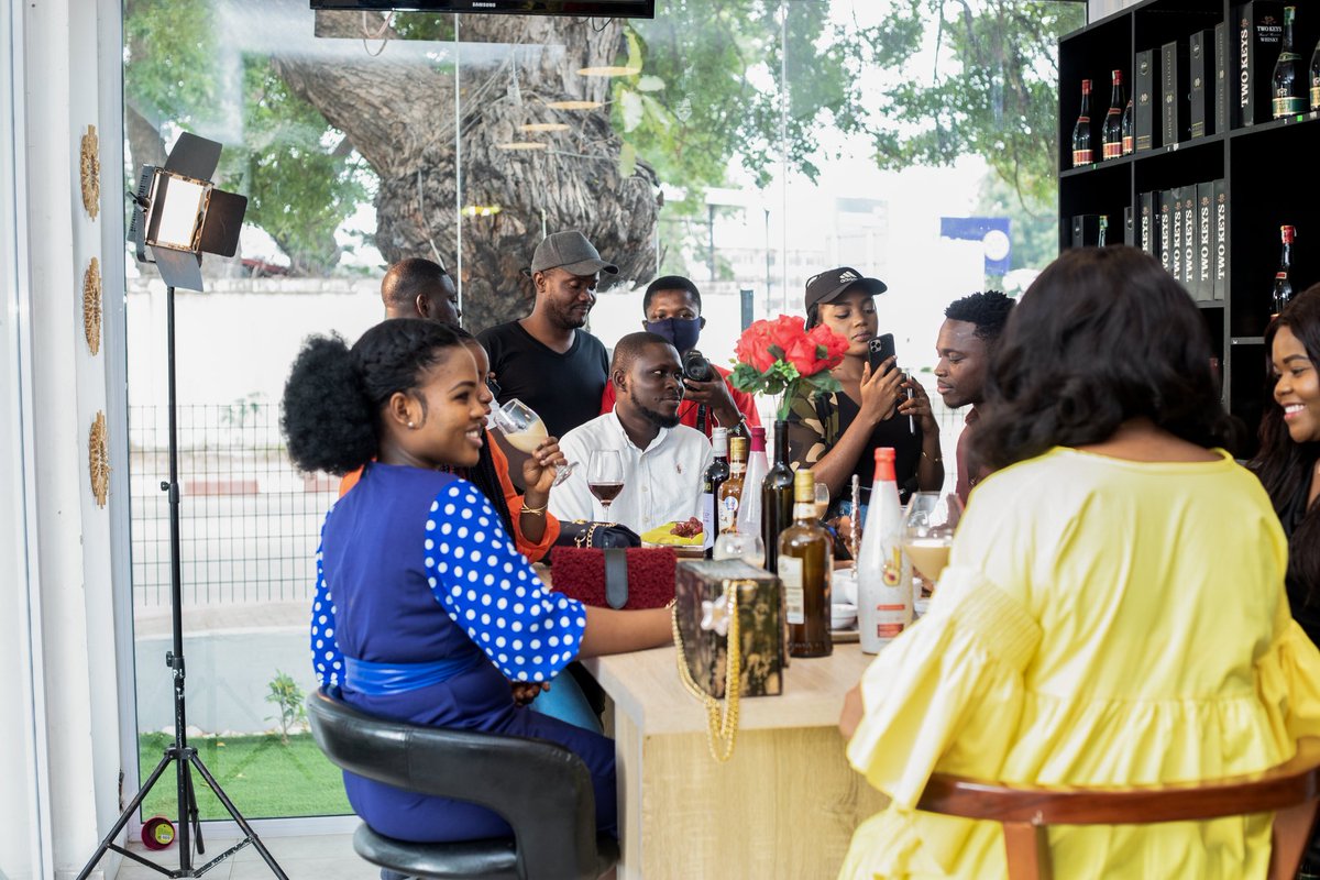 Mrbelgium1's tweet photo. Best Wine Shop in Ghana @SAWinesGh . Just look at the girls saf whoaaaaat😂😂❤❤. They have can fruit juice as well and its very affordable. #SAWinesAnniversary https://t.co/EJwIyVvgIP