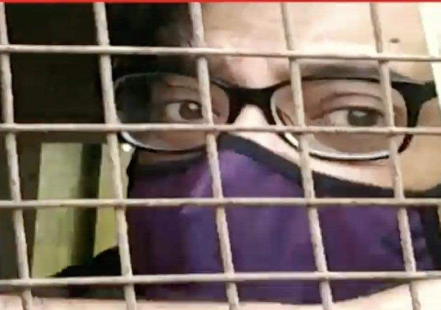 UdhavThackeray's tweet photo. शिवसेना सत्तेत असली तरी आमची मानसिकता बदललेली नाही. आमच्या विरुद्ध बोलणाऱ्या प्रत्येक व्यक्तीला जन्माची अद्दल घडवली जाईल यात तीळमात्र शंका असू नये. भाजपच्या नेत्यांना जे करायचे असेल ते करून दाखवावे!
#ArnabGoswami 
#WellDoneMumbaiPolice https://t.co/yocIbRTVTF