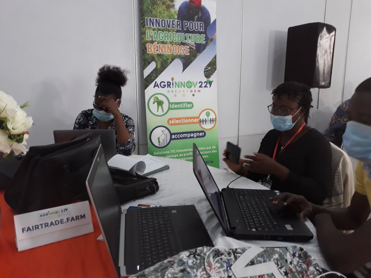 AwanabiI92's tweet photo. Jour 2 du #Hackathon #AgrInnov229
Les équipes sont en place et concentrées sur leurs solutions. Alors que certains travaillent sur leurs pitch, d'autres travaillent sur l'aspect technique de leurs solutions.
#Acma #Acma2 #AcmaBenin https://t.co/qYFTcVf8Xp