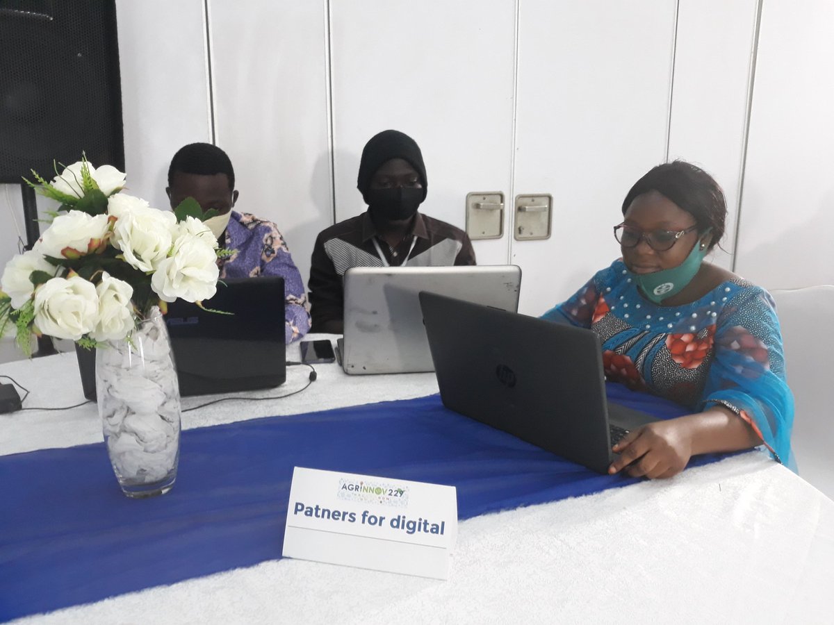 AwanabiI92's tweet photo. Jour 2 du #Hackathon #AgrInnov229
Les équipes sont en place et concentrées sur leurs solutions. Alors que certains travaillent sur leurs pitch, d'autres travaillent sur l'aspect technique de leurs solutions.
#Acma #Acma2 #AcmaBenin https://t.co/qYFTcVf8Xp