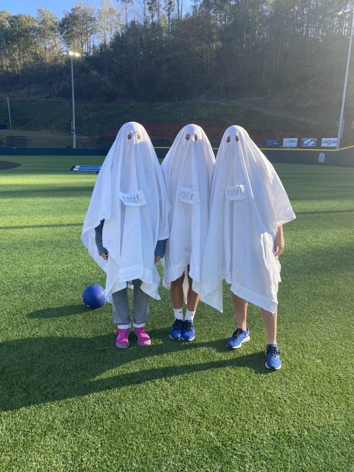 UNGSoftball's tweet photo. 🎃Halloween at The Hill👻
#Kizz #TigerKing
#ZacknCody #GhostRunners https://t.co/OQdSfosuj2