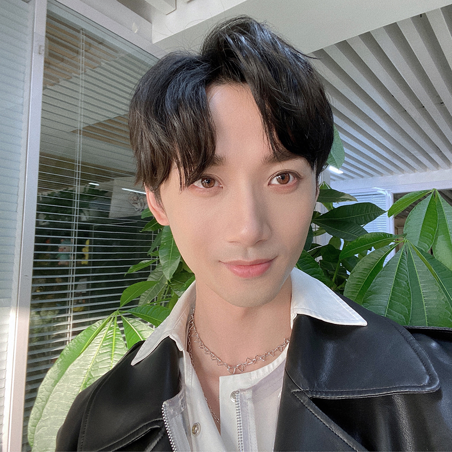 official_tubs's tweet photo. [P-1]
#dailysnaps Feeling anxious today. 

#LiBowen #หลี่ป๋อเหวิน @lbw1224 https://t.co/T7Yzq5uJ41