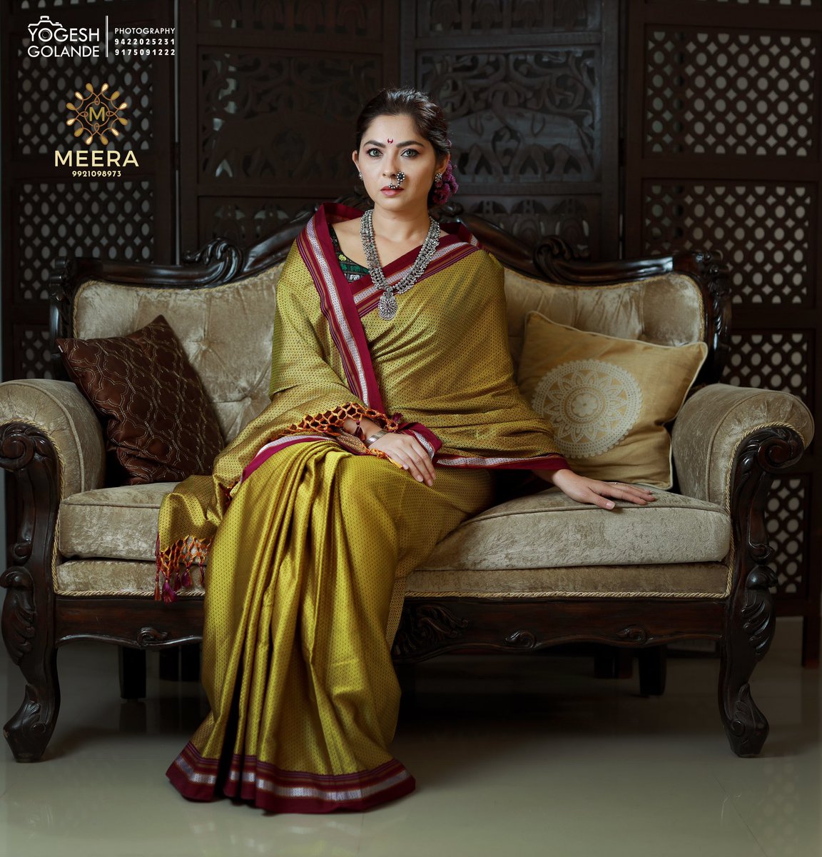meSonalee's tweet image. 🌼खरं खुरं खण 🌼

खण आणि खणाची साडी ट्रेंड मध्ये आहे. 
पण तुमच्या पैकी कोणाला खण विणतात
त्या डिझाईनचं #weavedesign चं नाव माहितीये ? 

हो.... खणाचे वेगवेगळे डिझाईन आहेत 
आणि त्याला नावं पण आहेत. 

तर ही डिझाईन आहे नवलपरी  #Navalpari 

#sonaleekulkarni #sareelove