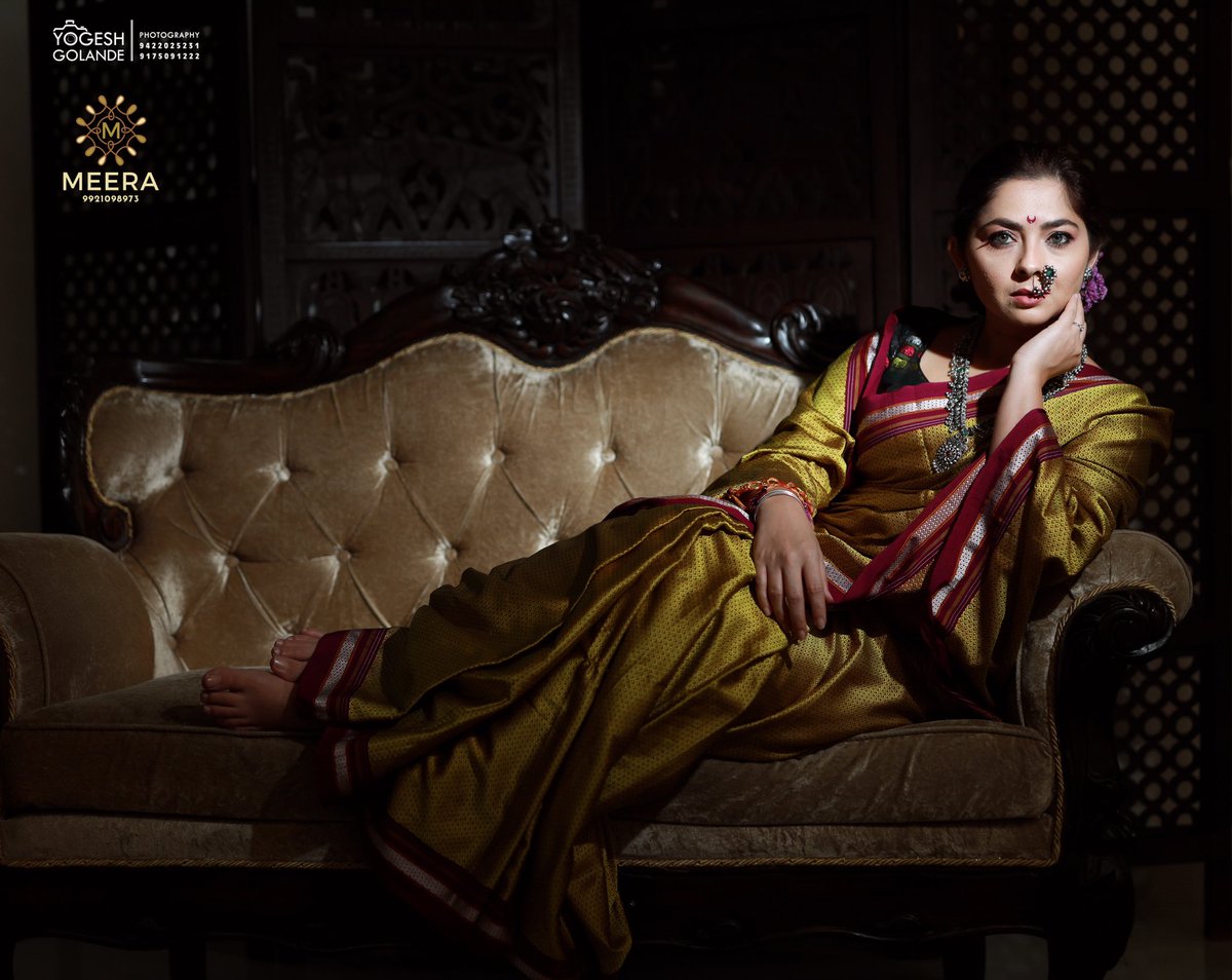 meSonalee's tweet image. 🌼खरं खुरं खण 🌼

खण आणि खणाची साडी ट्रेंड मध्ये आहे. 
पण तुमच्या पैकी कोणाला खण विणतात
त्या डिझाईनचं #weavedesign चं नाव माहितीये ? 

हो.... खणाचे वेगवेगळे डिझाईन आहेत 
आणि त्याला नावं पण आहेत. 

तर ही डिझाईन आहे नवलपरी  #Navalpari 

#sonaleekulkarni #sareelove